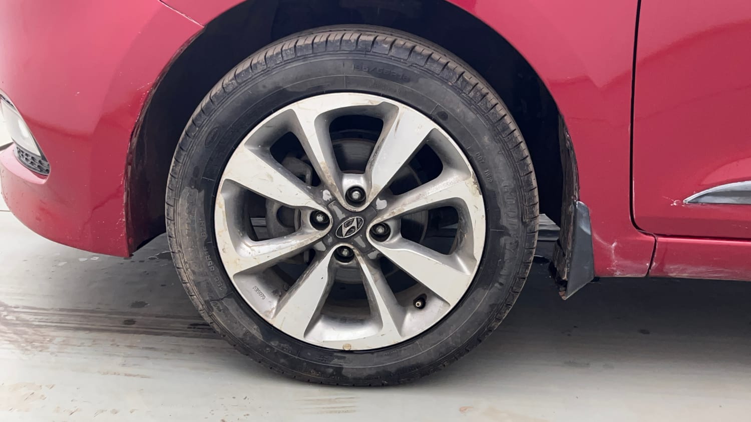 Used 2014 Hyundai Elite i20 Asta 1.2 Petrol Manual tyres LEFT FRONT TYRE RIM VIEW