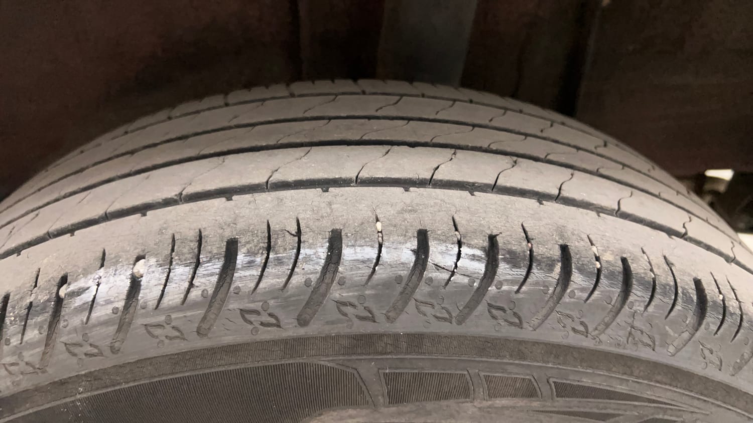 Used 2022 Renault Kiger RXT (O) MT Dual Tone Petrol Manual tyres LEFT REAR TYRE TREAD VIEW
