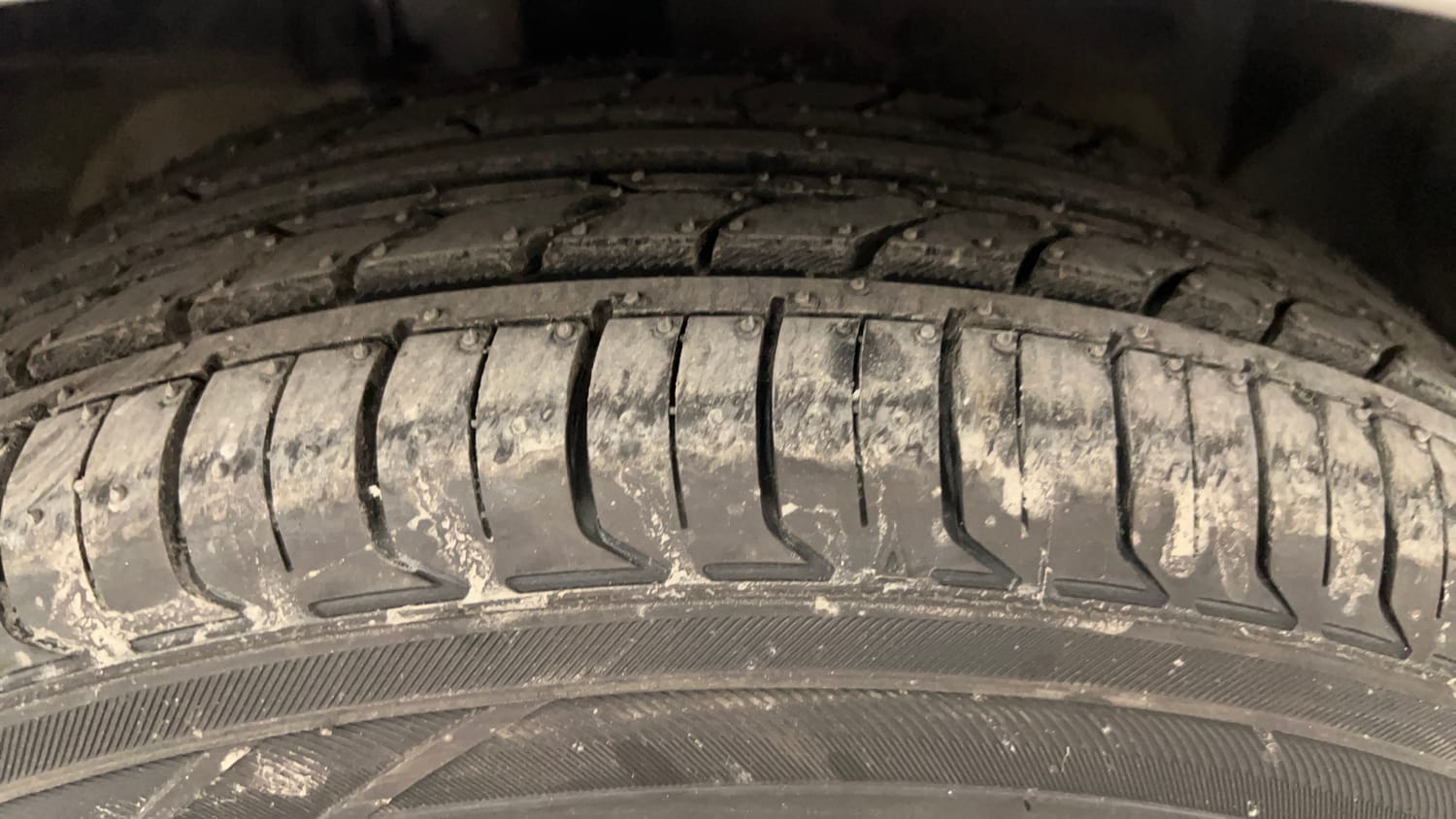 Used 2018 Ford Figo Titanium 1.2 Ti-VCT Petrol Manual tyres RIGHT FRONT TYRE TREAD VIEW