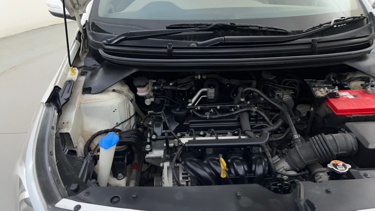 Used 2019 Hyundai Elite i20 Asta 1.2 (O) Petrol Manual engine ENGINE RIGHT SIDE HINGE & APRON VIEW