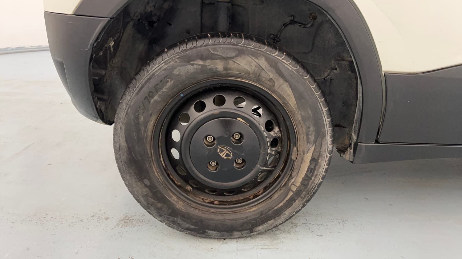 Used 2022 Tata Punch Pure MT Petrol Manual tyres RIGHT REAR TYRE RIM VIEW
