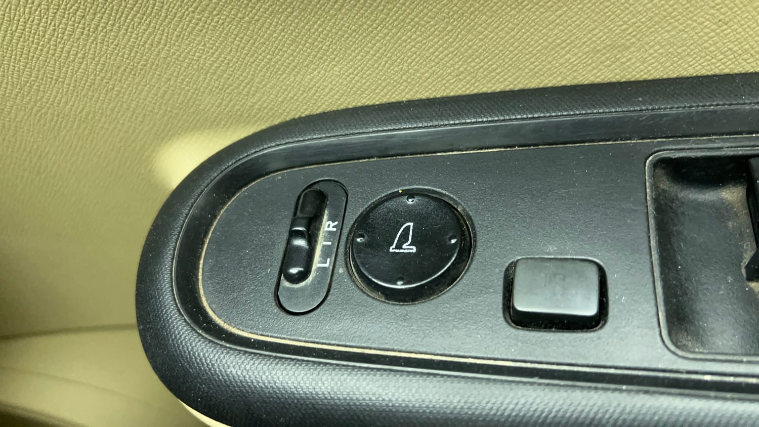 Used 2016 Honda Amaze 1.2 S i-VTEC Petrol Manual top_features Adjustable ORVM
