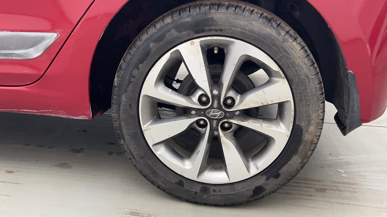 Used 2014 Hyundai Elite i20 Asta 1.2 Petrol Manual tyres LEFT REAR TYRE RIM VIEW