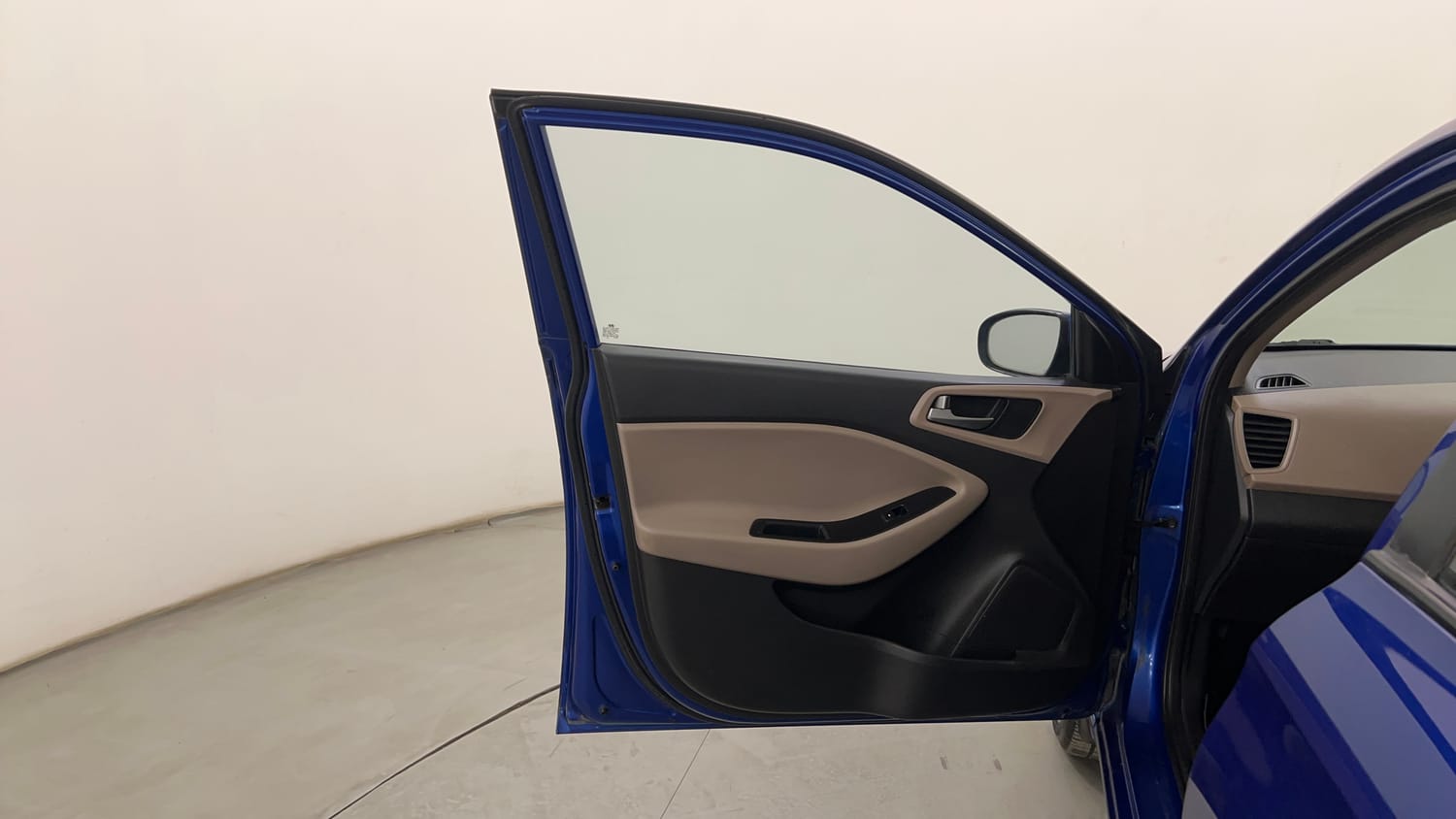 Used 2015 Hyundai Elite i20 Asta 1.2 Petrol Manual interior LEFT FRONT DOOR OPEN VIEW