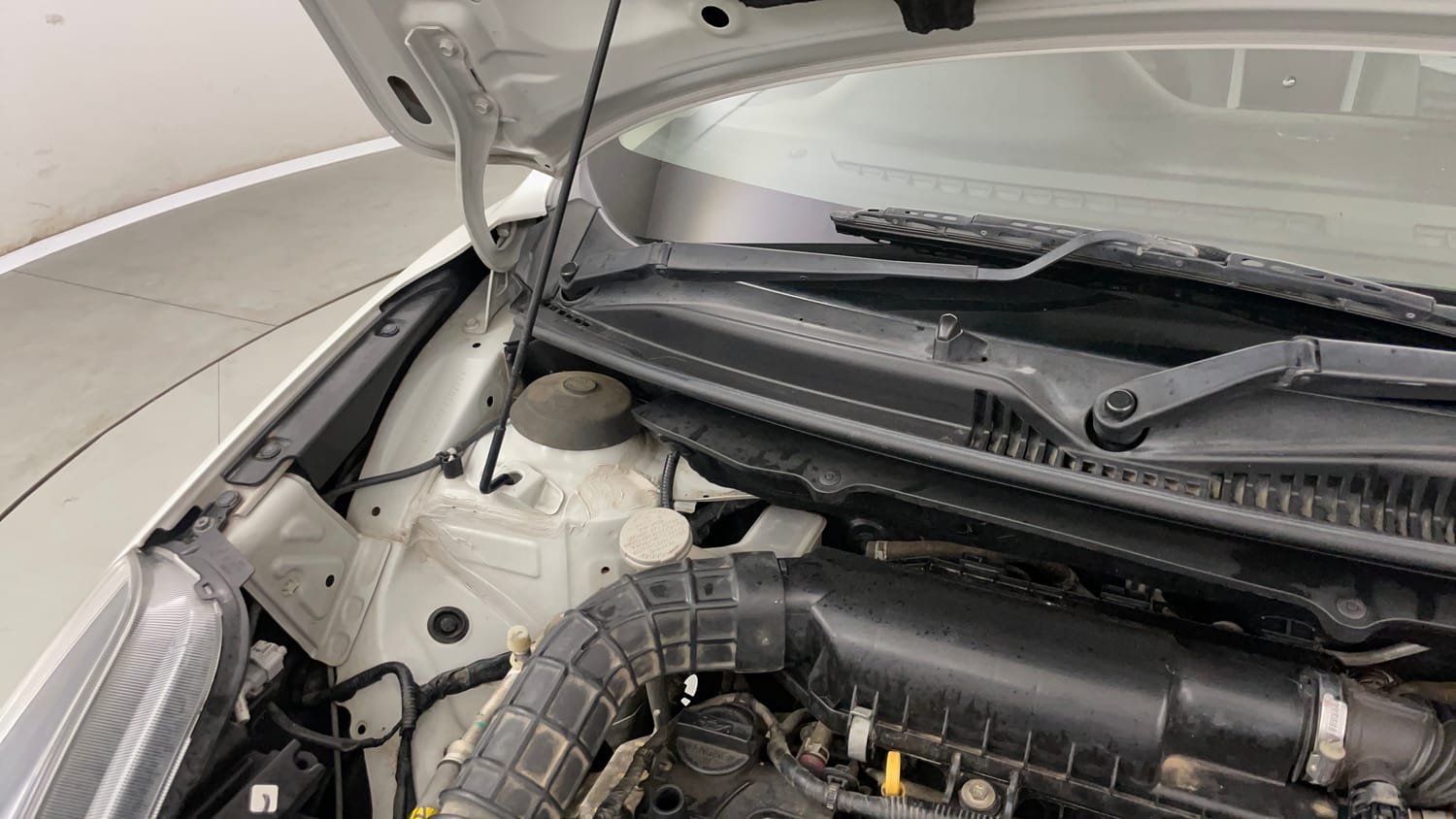 Used 2021 Maruti Suzuki Baleno Zeta Petrol Manual engine ENGINE RIGHT SIDE HINGE & APRON VIEW