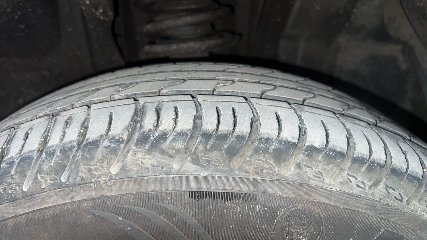 Used 2026 Renault Kiger Emotion CVT Turbo Dual Tone Petrol Automatic tyres RIGHT FRONT TYRE TREAD VIEW