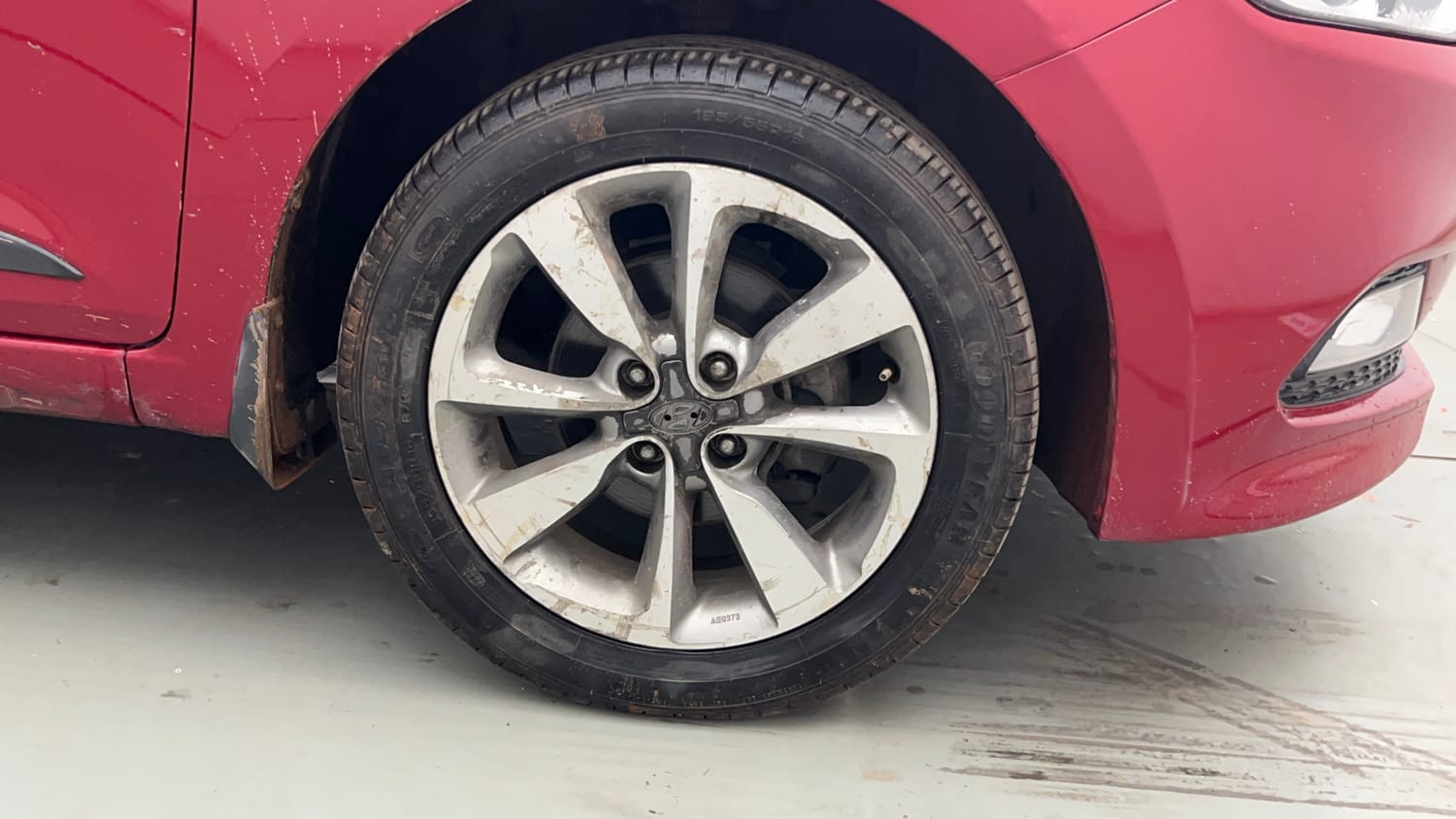 Used 2014 Hyundai Elite i20 Asta 1.2 Petrol Manual tyres RIGHT FRONT TYRE RIM VIEW
