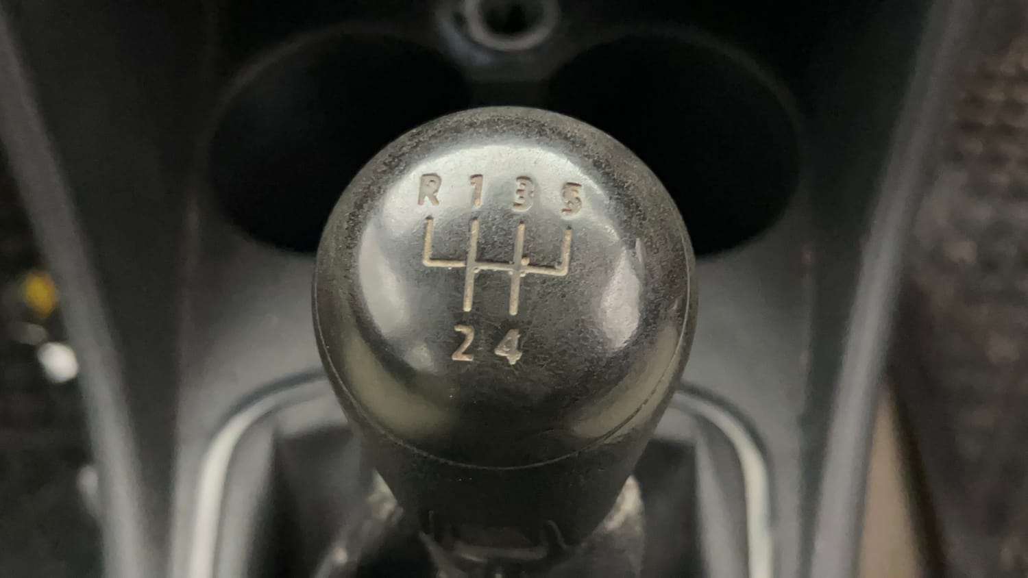 Used 2012 Volkswagen Polo Comfortline 1.2L (P) Petrol Manual interior GEAR  KNOB VIEW