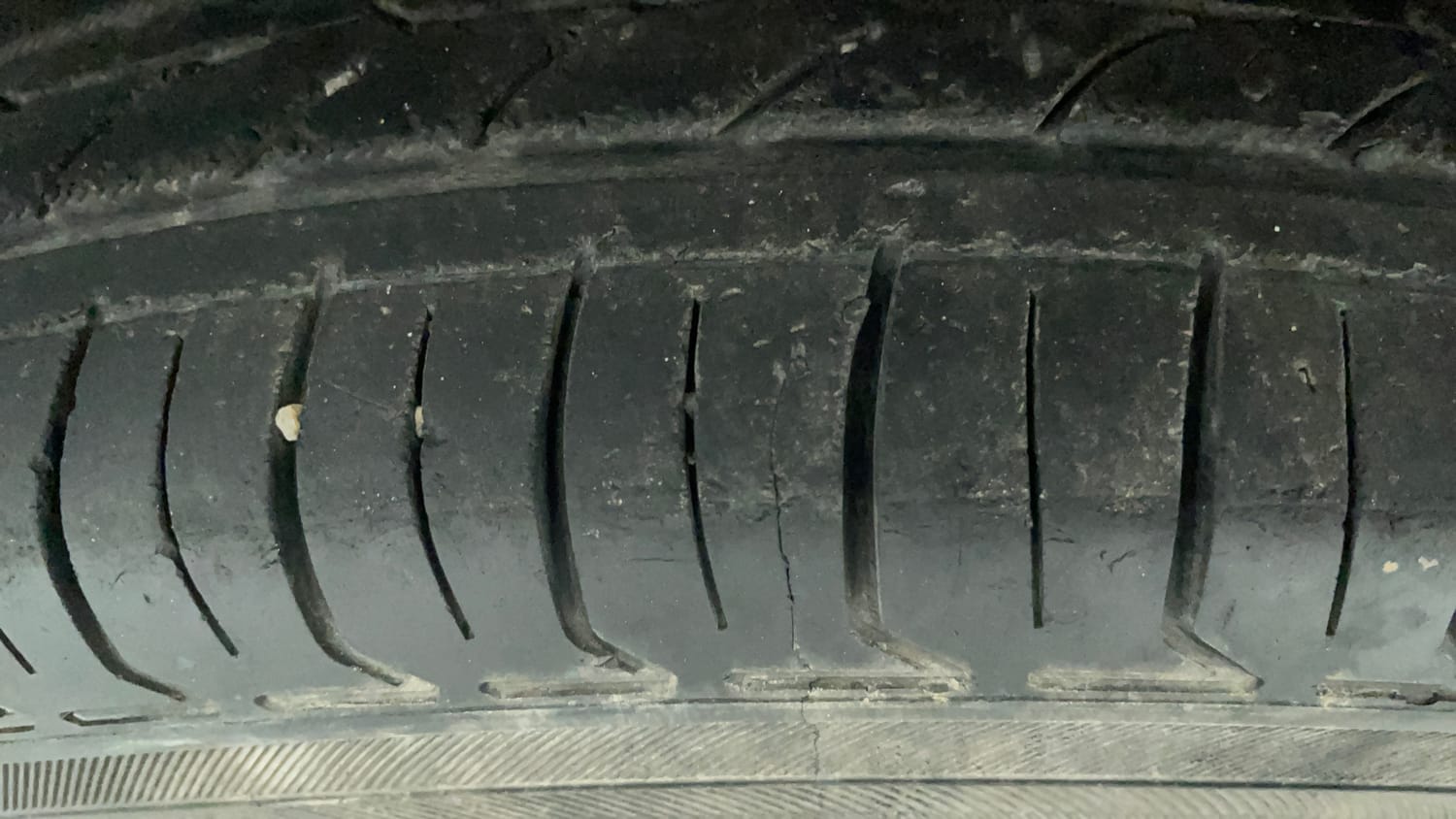 Used 2018 Maruti Suzuki Wagon R 1.0 VXI AMT Petrol Automatic tyres LEFT FRONT TYRE TREAD VIEW