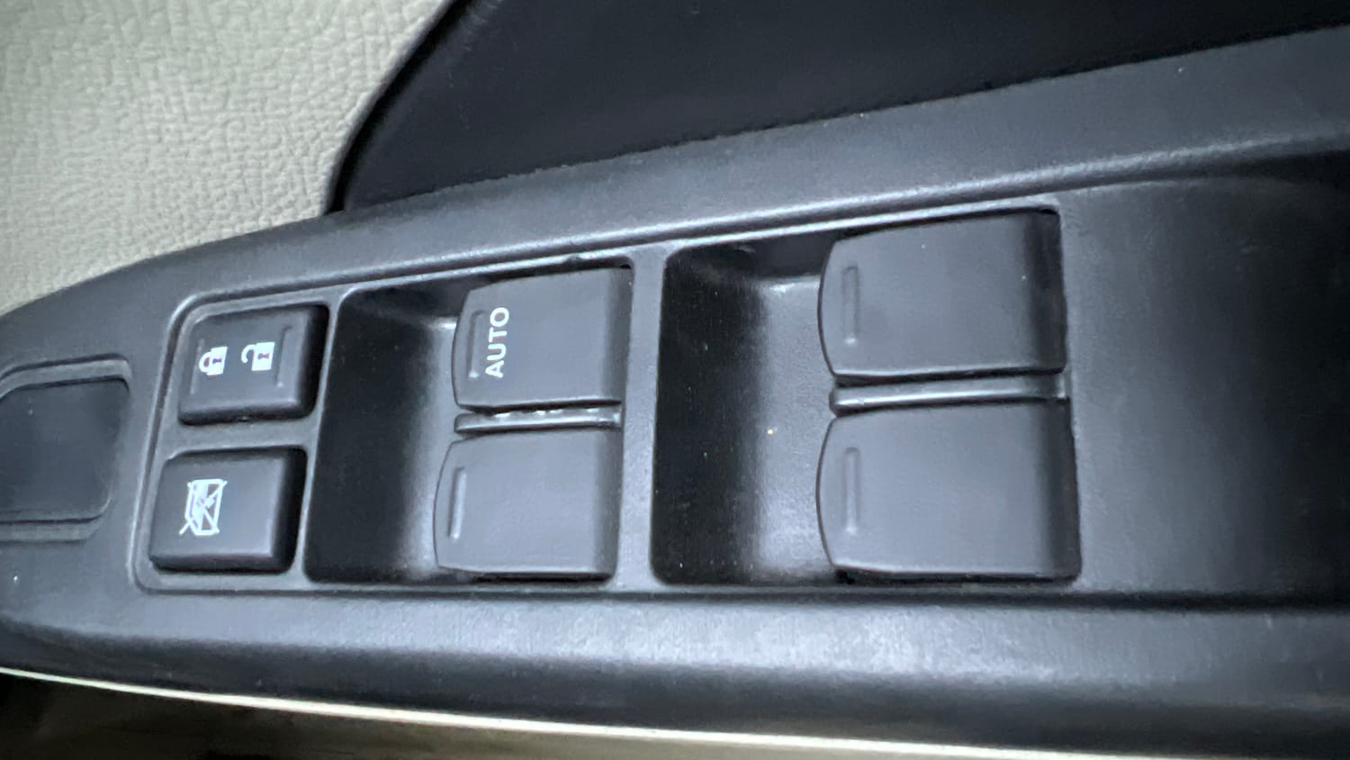 Used 2014 Maruti Suzuki Celerio VXi Petrol Manual top_features Power windows