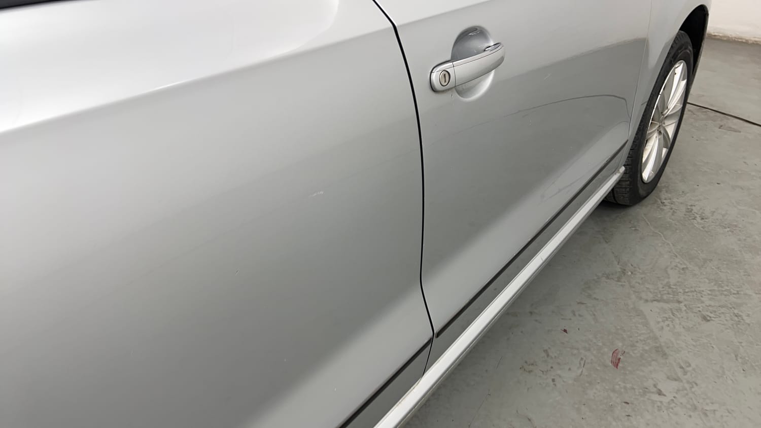 Used 2016 Volkswagen Vento Highline 1.2 (P) AT Petrol Automatic dents MINOR SCRATCH