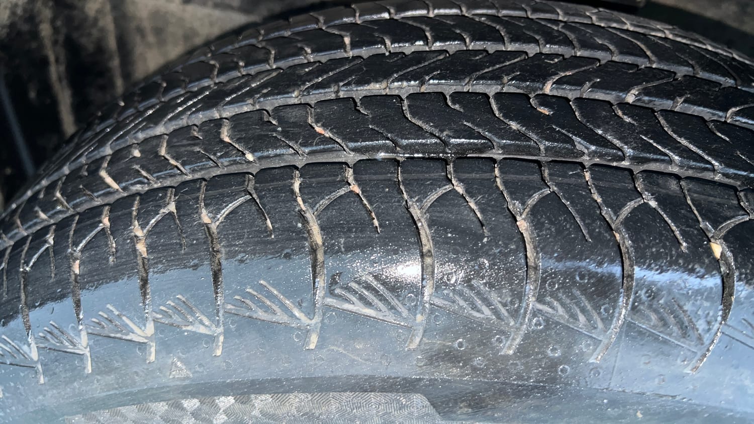 Used 2023 Maruti Suzuki Grand Vitara Zeta Smart Hybrid Petrol Manual tyres LEFT FRONT TYRE TREAD VIEW