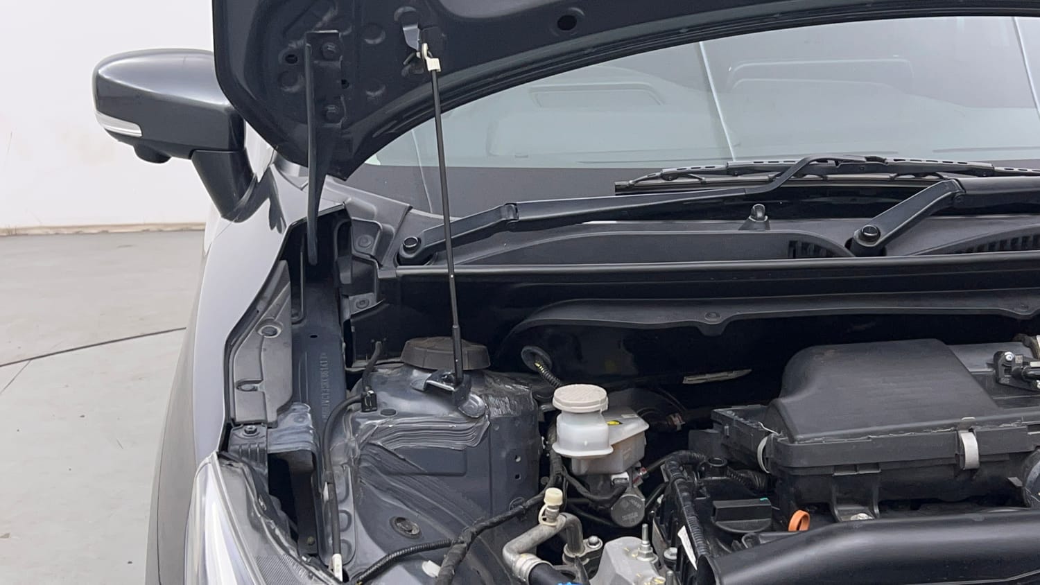 Used 2024 Toyota Glanza V AMT Petrol Automatic engine ENGINE RIGHT SIDE HINGE & APRON VIEW