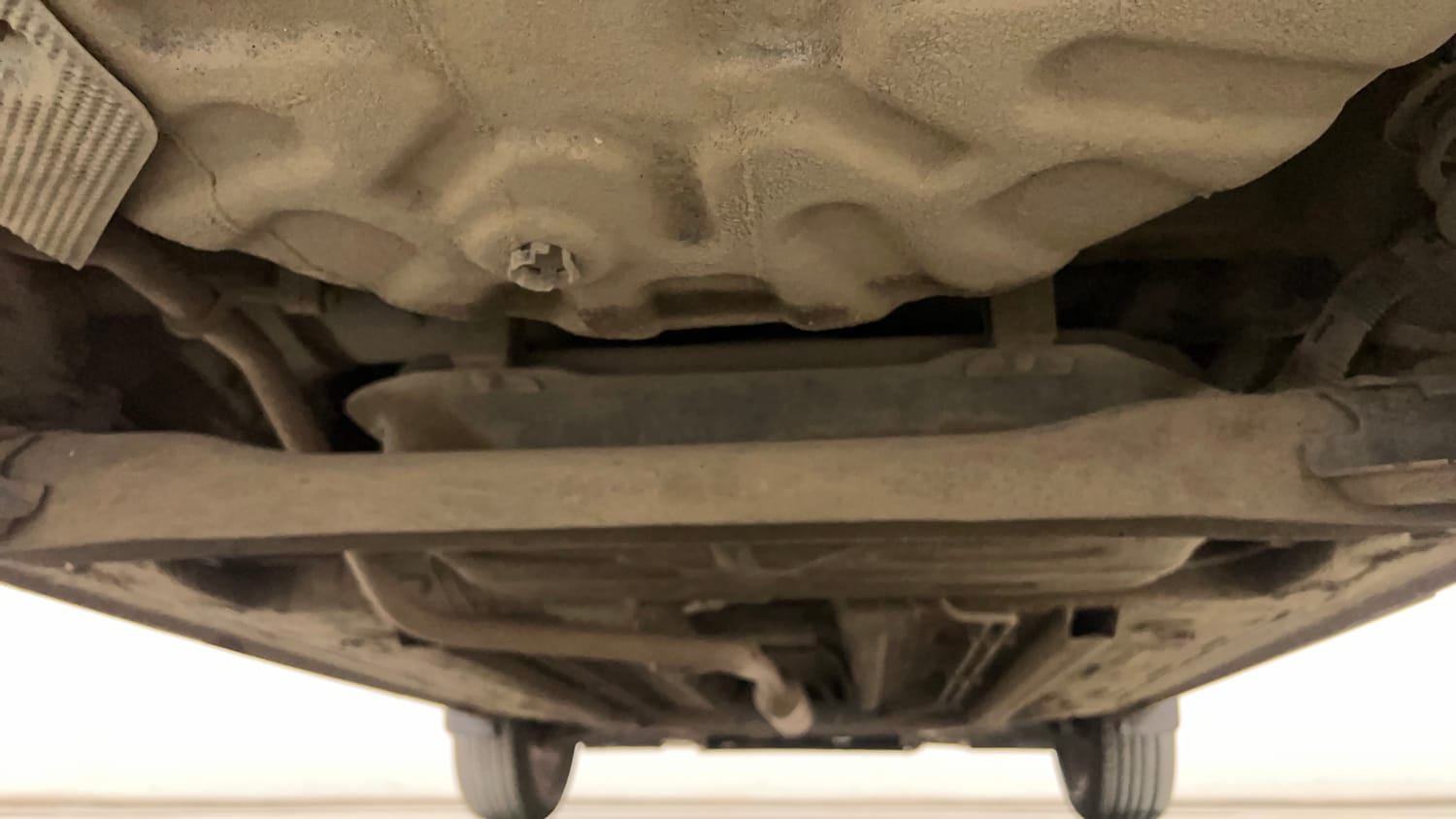 Used 2022 Renault Kiger RXT (O) MT Dual Tone Petrol Manual extra REAR UNDERBODY VIEW (TAKEN FROM REAR)