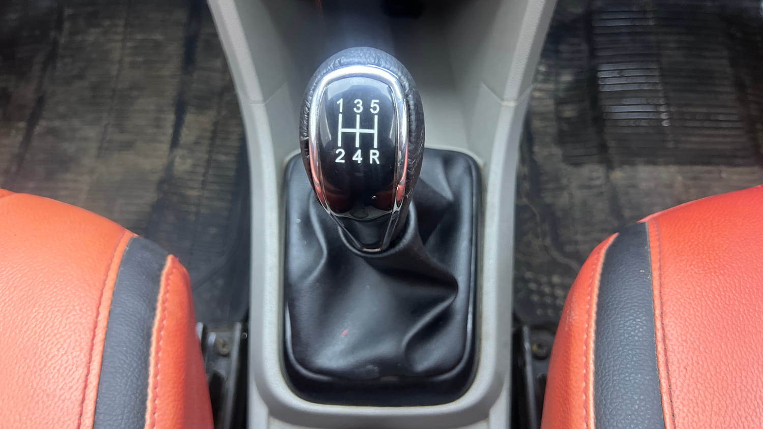 Used 2019 Tata Tiago XZ+ Petrol+cng(outside fitted) Cng Manual interior GEAR  KNOB VIEW