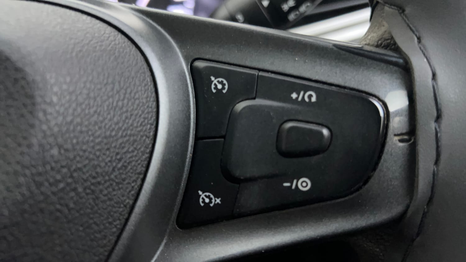Used 2022 Tata Altroz XT Petrol Petrol Manual top_features Cruise control