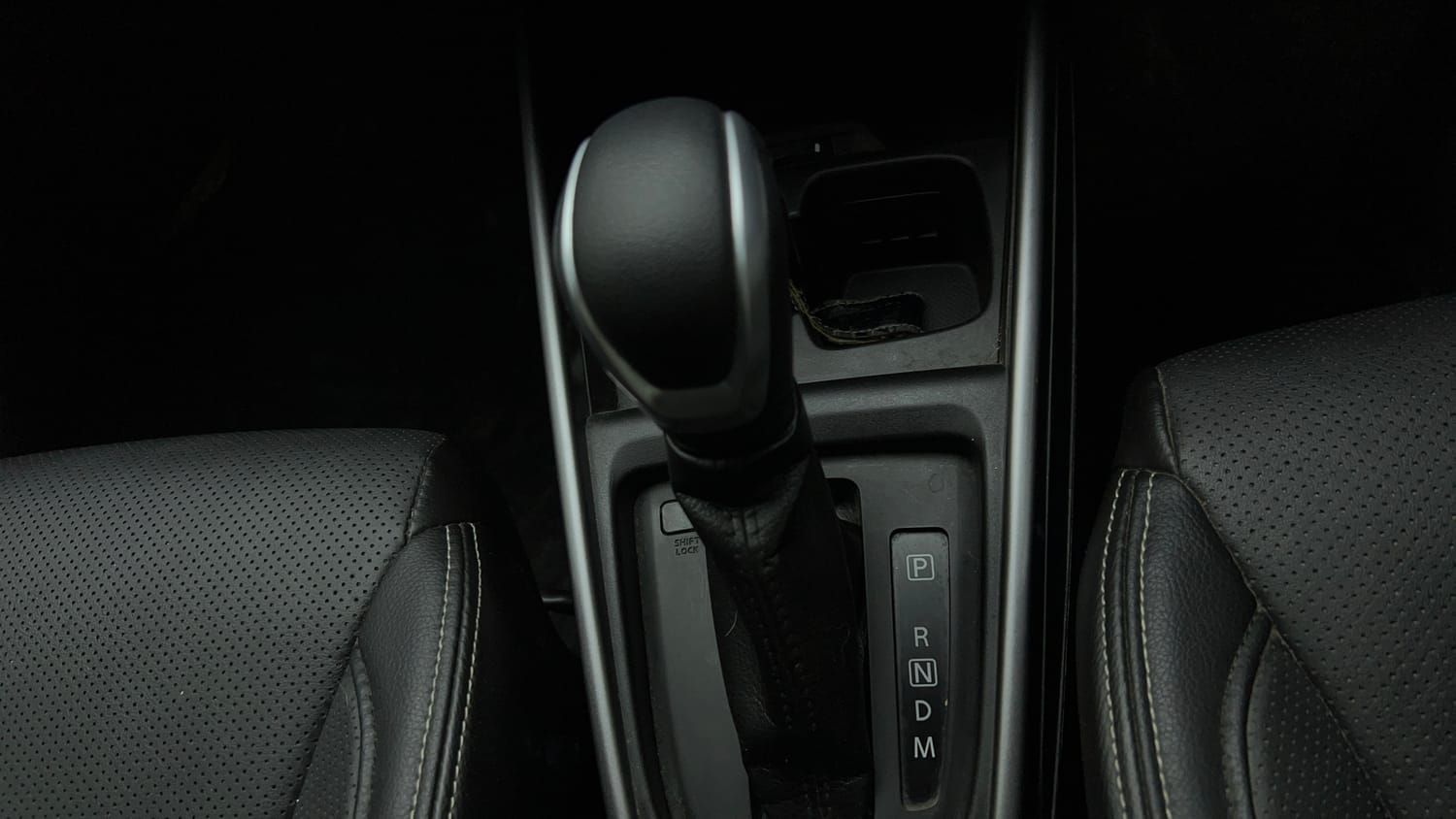 Used 2024 Maruti Suzuki XL6 Alpha AT Petrol Petrol Automatic interior GEAR  KNOB VIEW