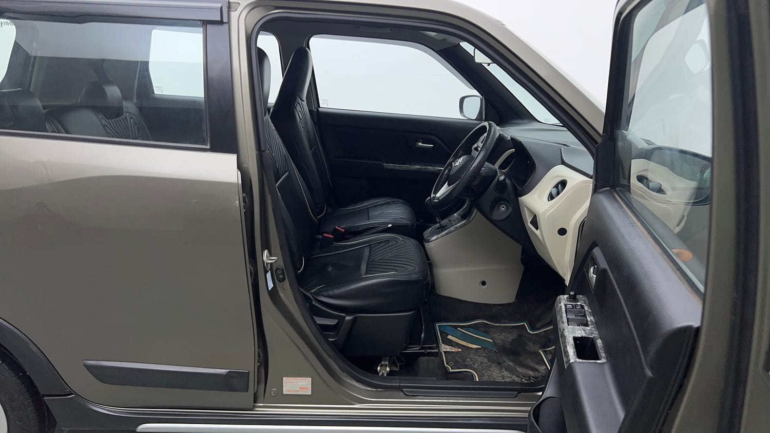 Used 2020 Maruti Suzuki Wagon R 1.0 VXi (O) 1.0 AMT Petrol Automatic interior RIGHT SIDE FRONT DOOR CABIN VIEW