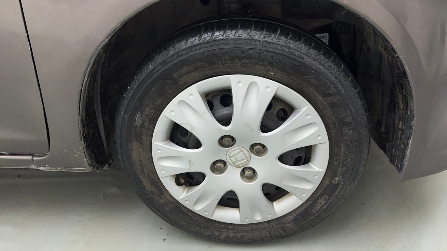 Used 2014 Honda Amaze 1.2 S i-VTEC Petrol Manual tyres RIGHT FRONT TYRE RIM VIEW