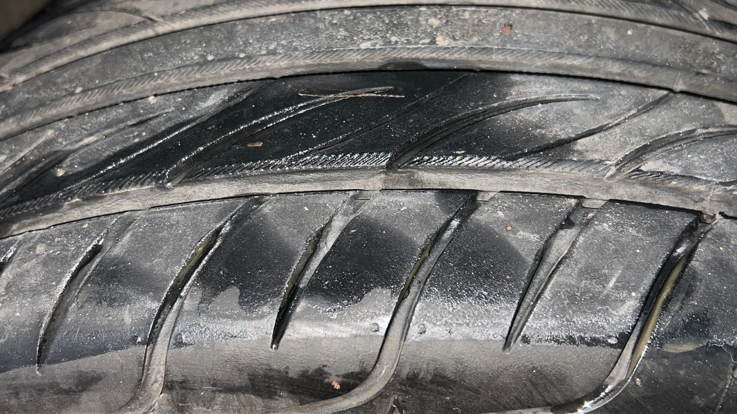 Used 2024 Toyota Glanza V AMT Petrol Automatic tyres RIGHT FRONT TYRE TREAD VIEW