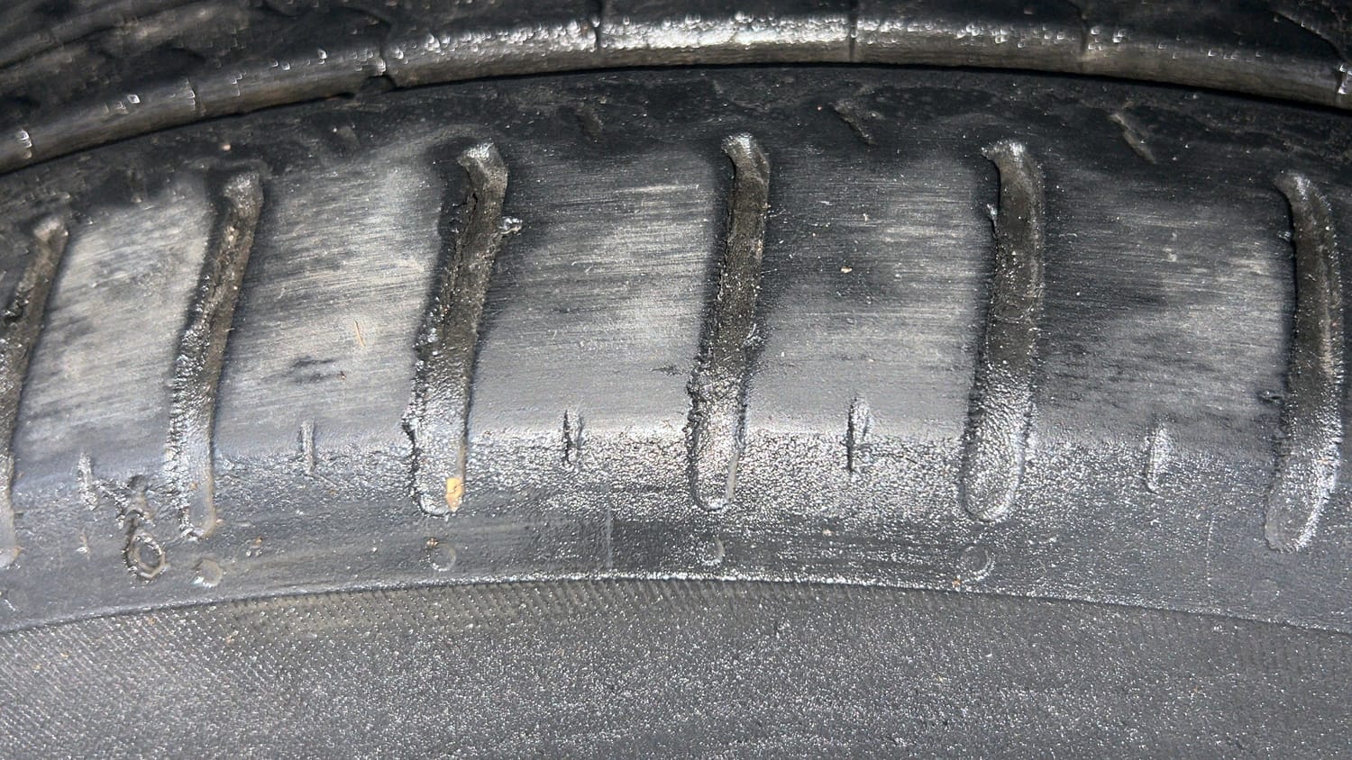 Used 2023 Hyundai Grand i10 Nios Sportz 1.2 Kappa VTVT Petrol Manual tyres RIGHT FRONT TYRE TREAD VIEW