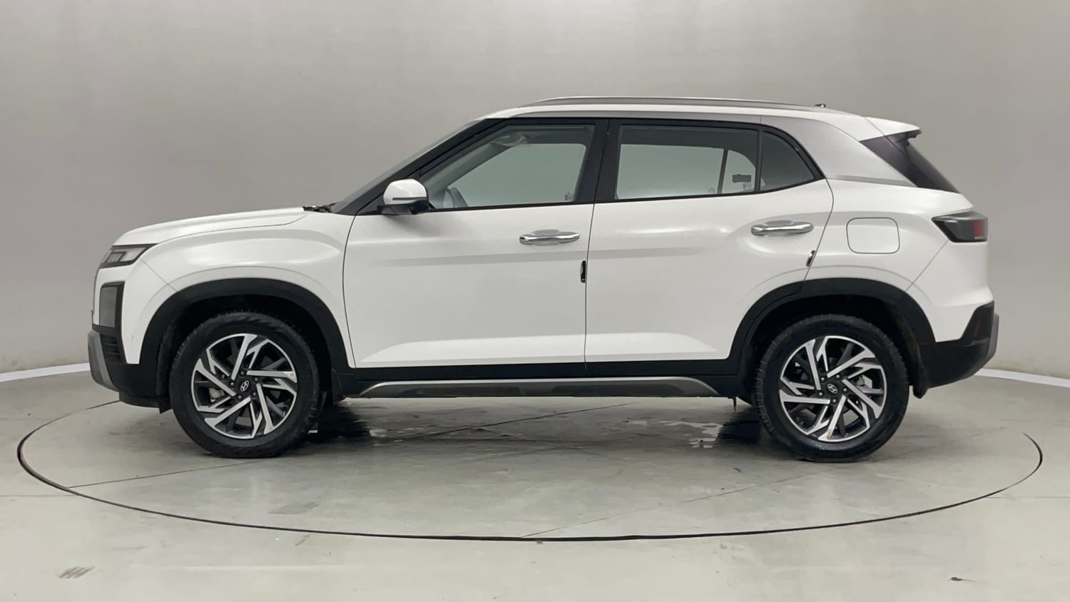 Used 2025 Hyundai Creta 1.5 MPi Petrol MT SX(O) Petrol Manual exterior LEFT SIDE VIEW
