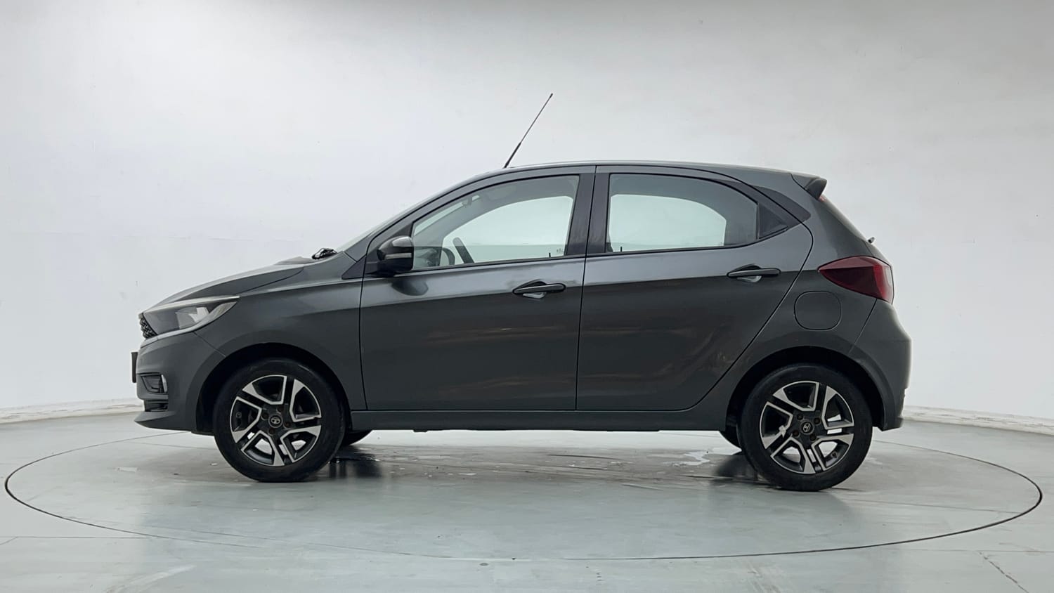 Used 2020 Tata Tiago XZ Plus Petrol Manual exterior LEFT SIDE VIEW