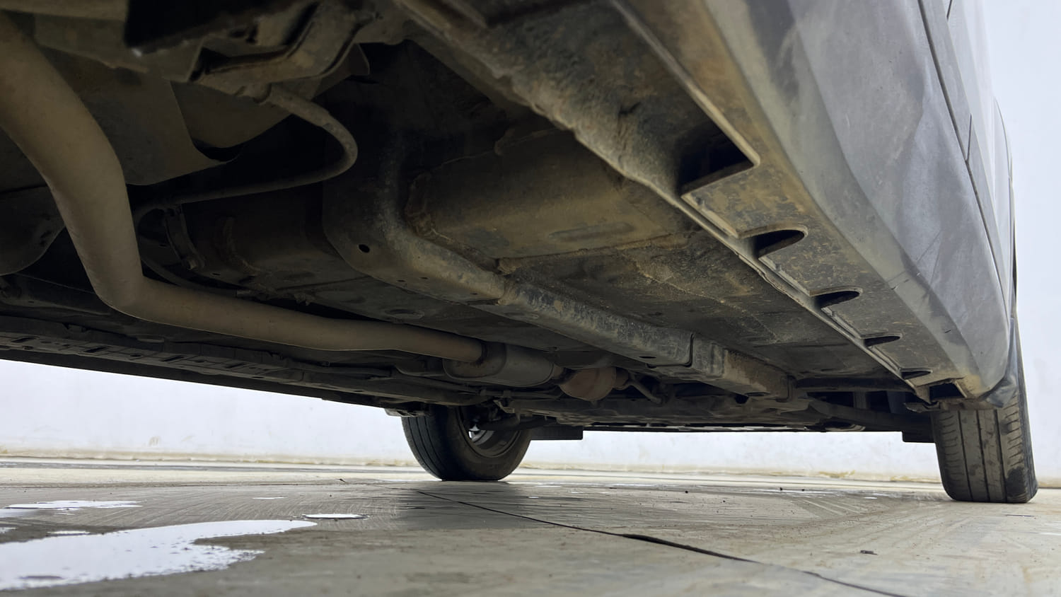 Used 2023 Hyundai Exter SX (O) Connect 1.2 AMT Dual Tone Petrol Automatic extra REAR RIGHT UNDERBODY VIEW