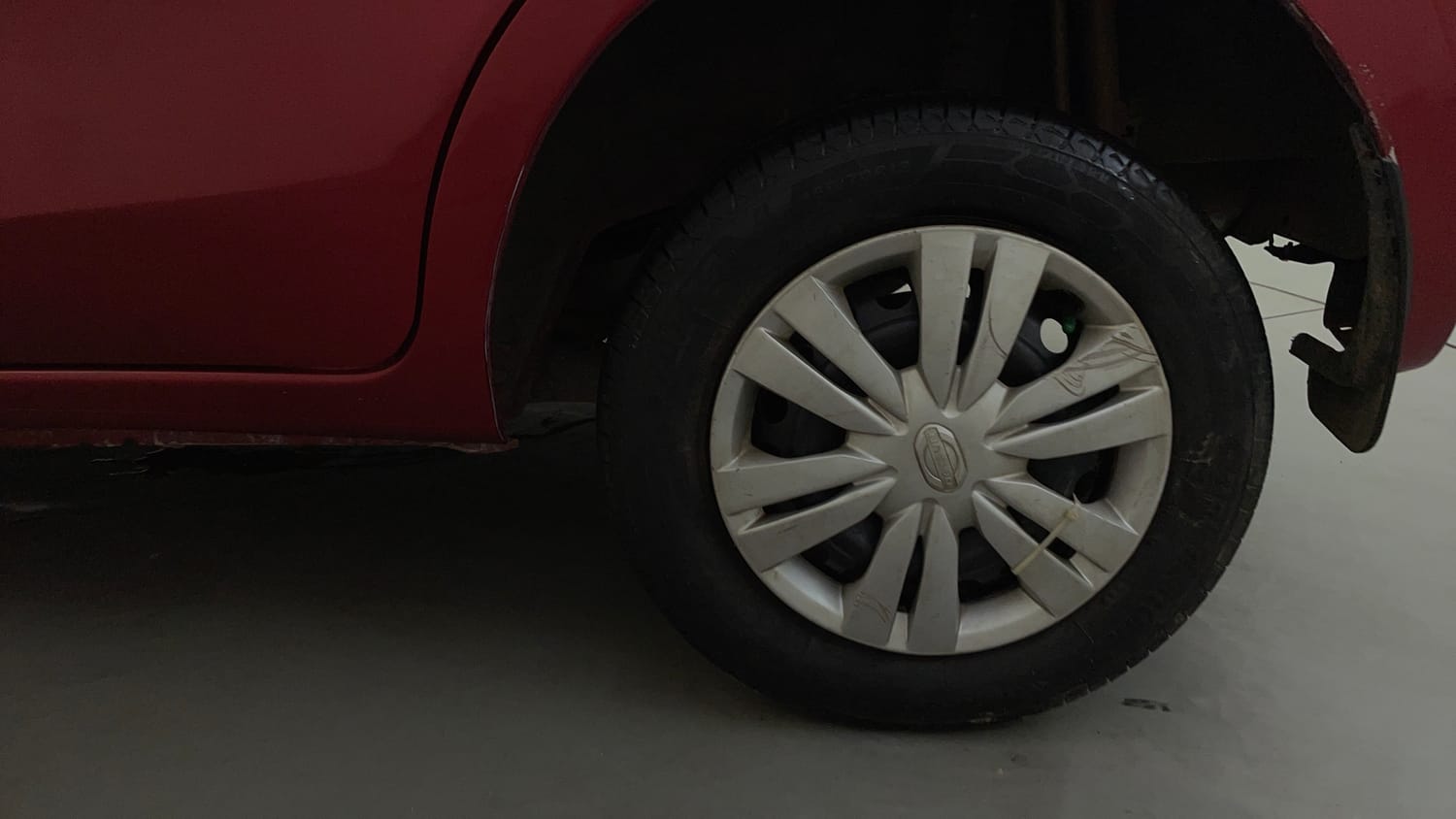 Used 2014 Datsun GO T Petrol Manual tyres LEFT REAR TYRE RIM VIEW