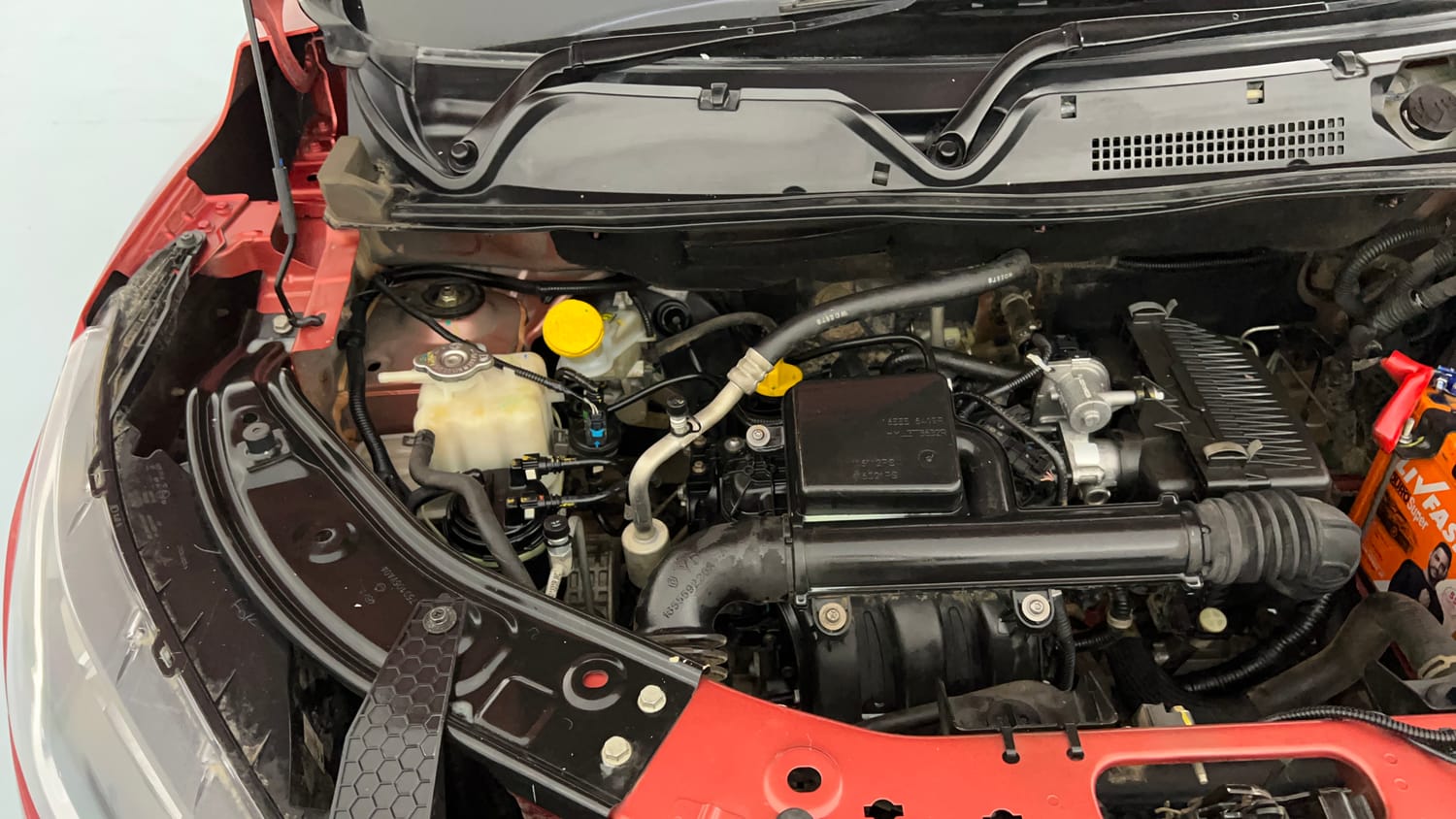 Used 2023 Nissan Magnite XV Executive Petrol Manual engine ENGINE RIGHT SIDE VIEW