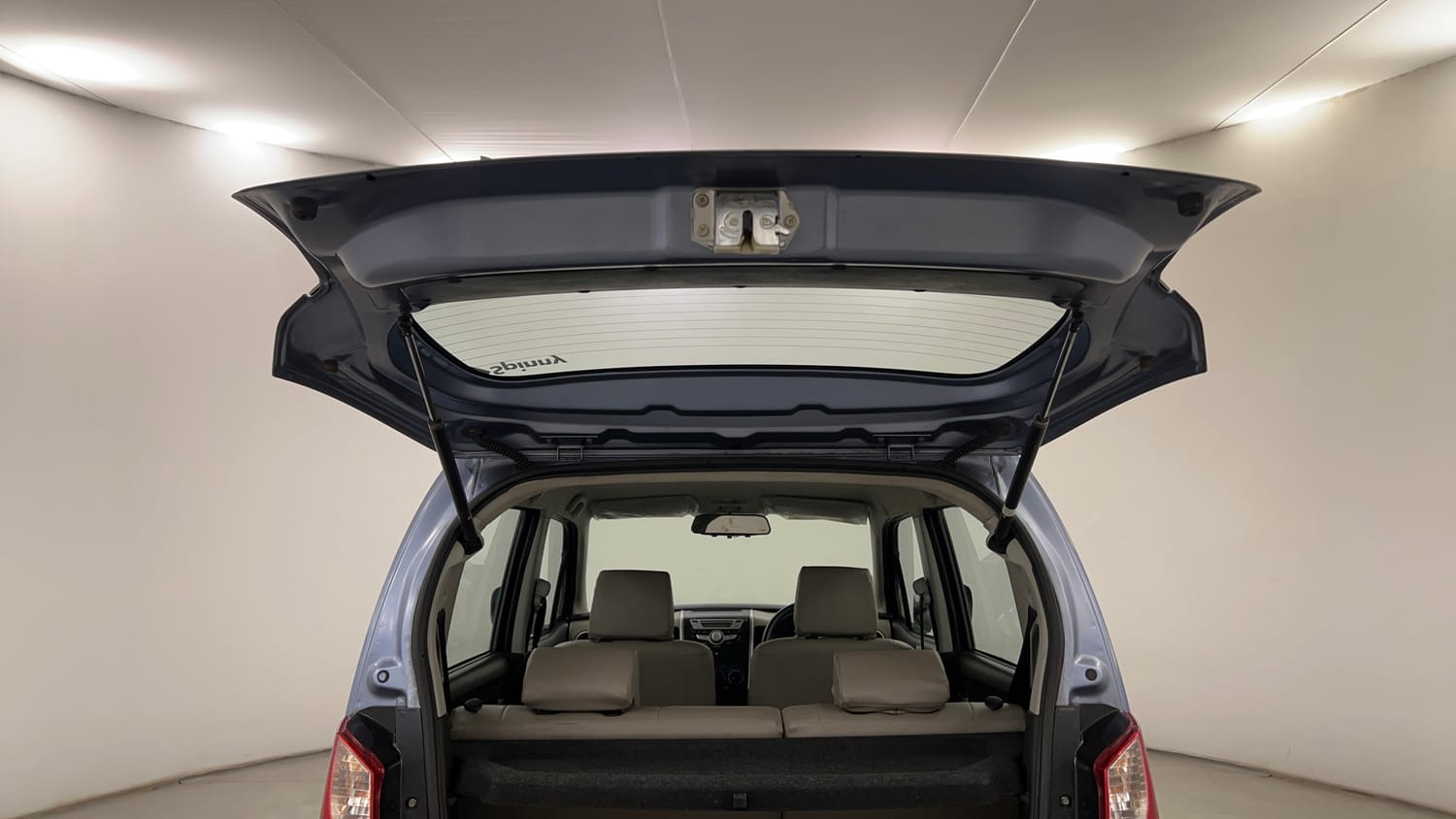 Used 2016 Maruti Suzuki Wagon R 1.0 VXI AMT Petrol Automatic interior DICKY DOOR OPEN VIEW