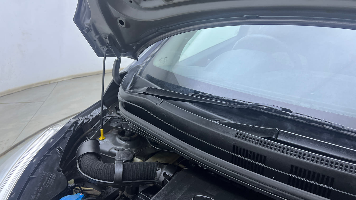 Used 2015 Hyundai Grand i10 Sportz 1.2 Kappa VTVT Petrol Manual engine ENGINE RIGHT SIDE HINGE & APRON VIEW