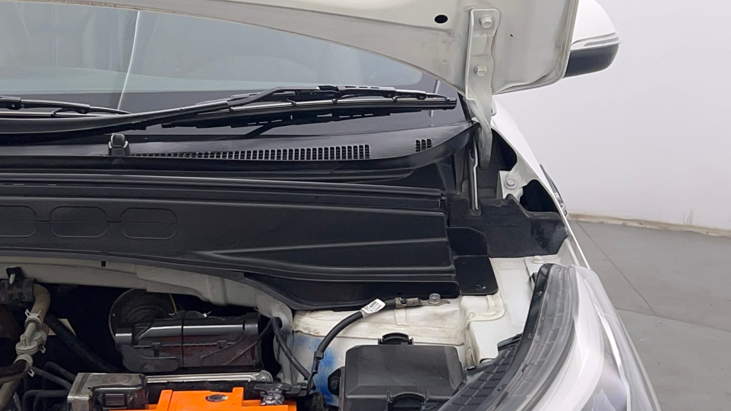 Used 2019 Hyundai Creta SX 1.6 AT Petrol Petrol Automatic engine ENGINE LEFT SIDE HINGE & APRON VIEW