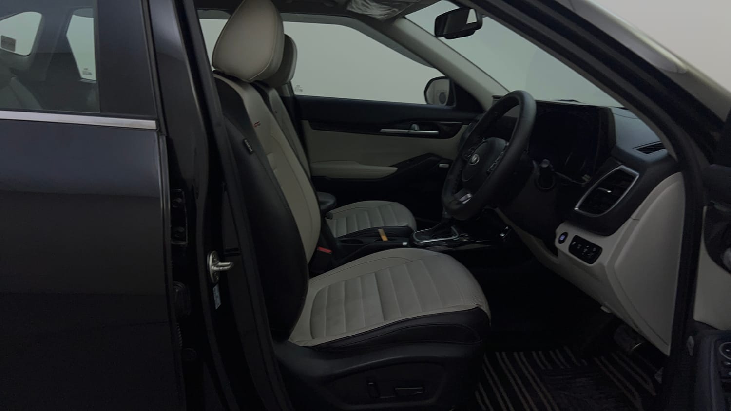 Used 2019 kia Seltos GTX Plus DCT 1.4 Petrol Automatic interior RIGHT SIDE FRONT DOOR CABIN VIEW