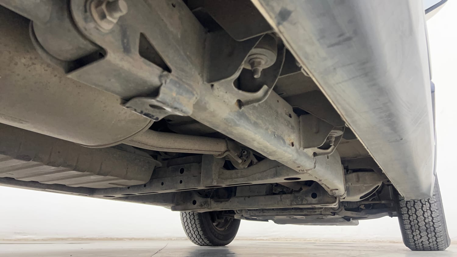 Used 2018 Tata Hexa XE 4x2 7 STR Diesel Manual extra REAR RIGHT UNDERBODY VIEW