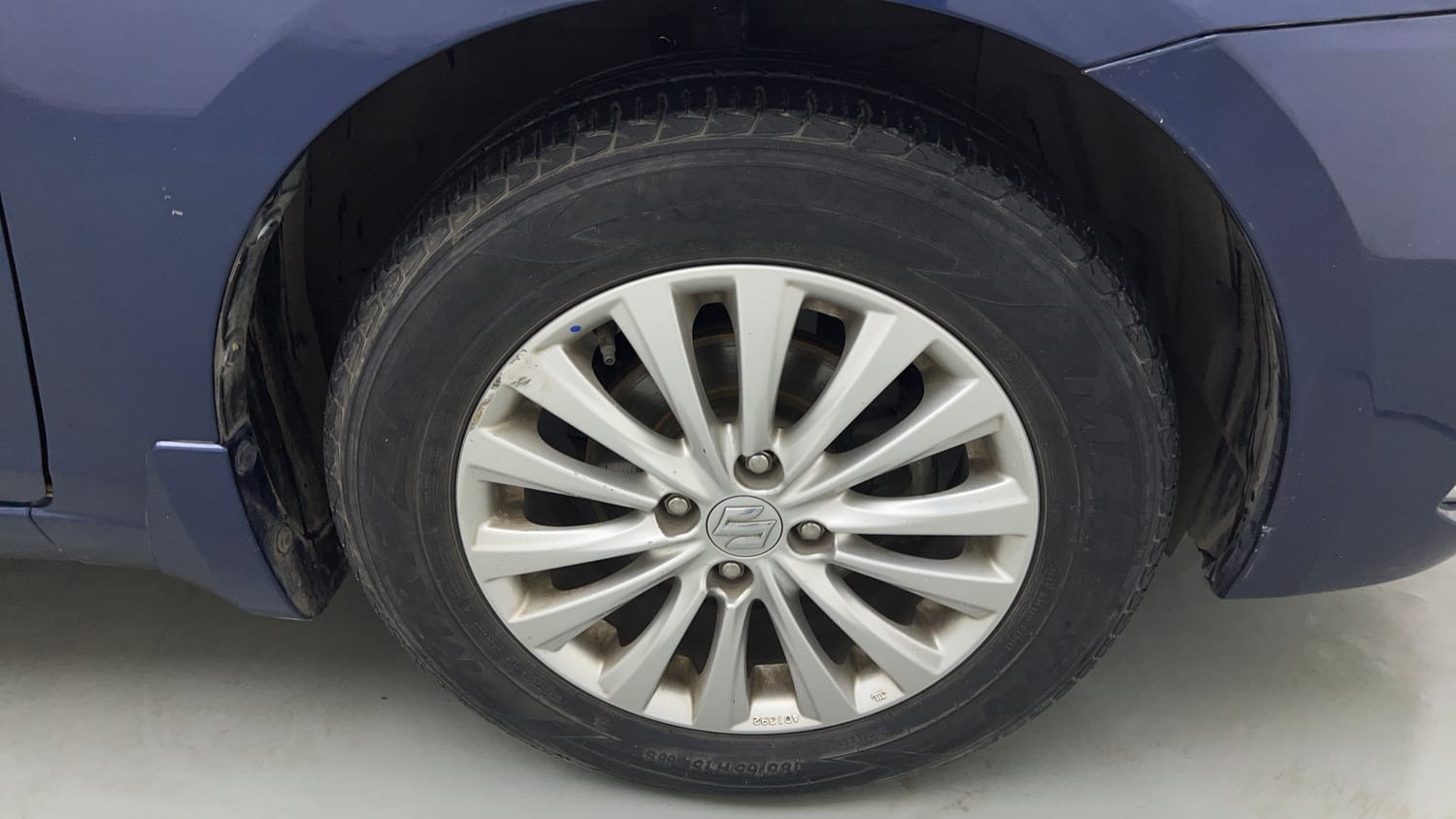 Used 2018 Maruti Suzuki Ciaz Delta Hybrid 1.5 AT Petrol Automatic tyres RIGHT FRONT TYRE RIM VIEW