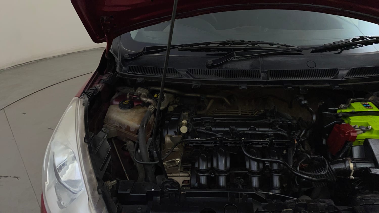 Used 2016 Ford Figo Trend 1.2 Ti-VCT Petrol Manual engine ENGINE RIGHT SIDE HINGE & APRON VIEW