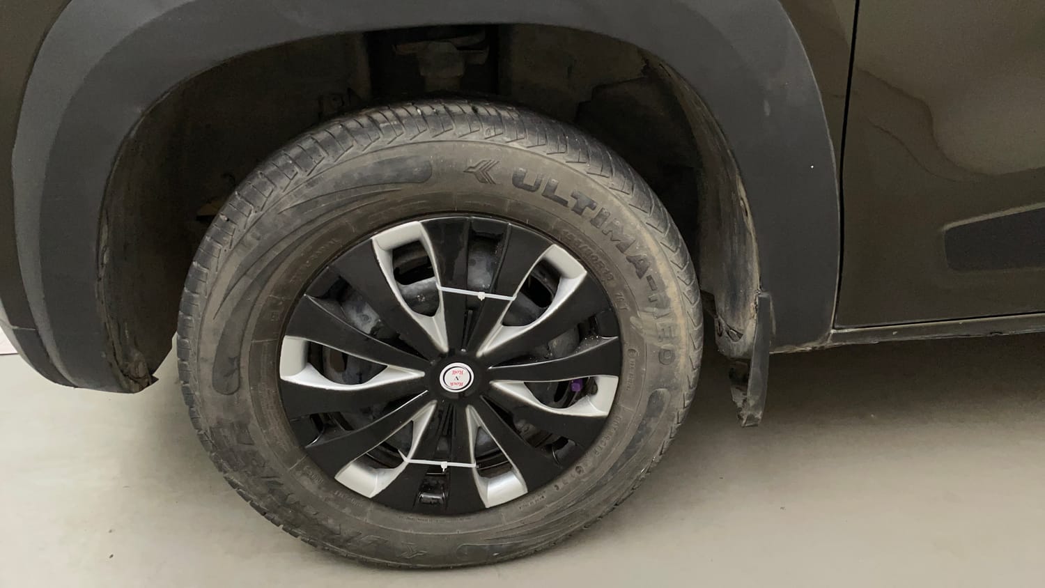 Used 2019 Renault Kwid RXT Opt Petrol Manual tyres LEFT FRONT TYRE RIM VIEW