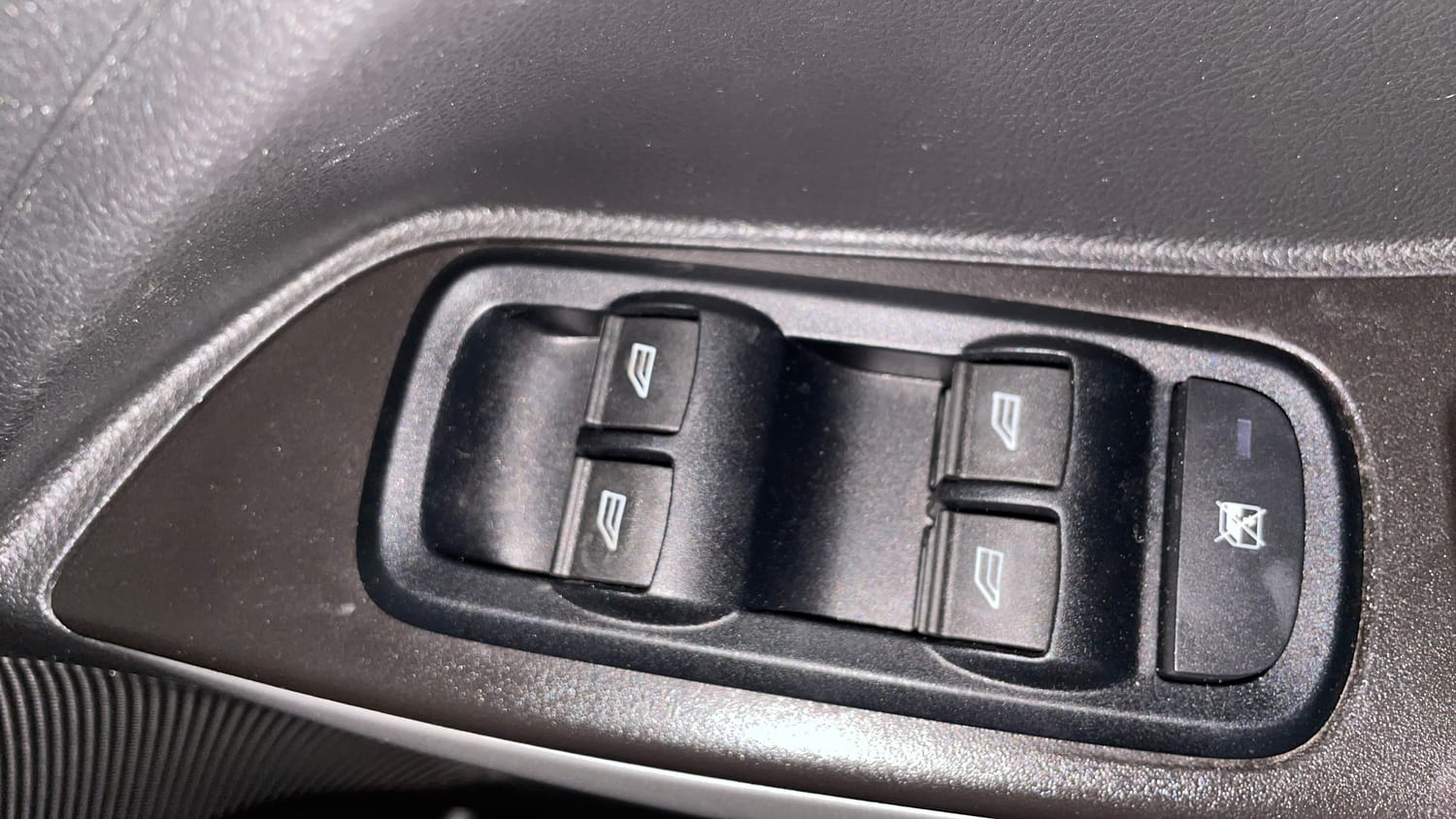 Used 2015 Ford Figo Trend 1.2 Ti-VCT Petrol Manual top_features Power windows