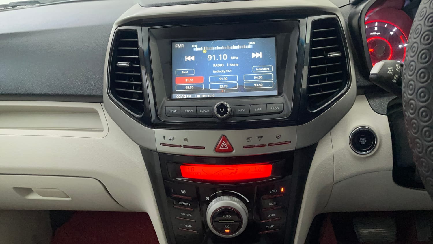 Used 2022 Mahindra XUV 300 W8 (O) 1.5 Diesel AMT Diesel Automatic interior MUSIC SYSTEM & AC CONTROL VIEW