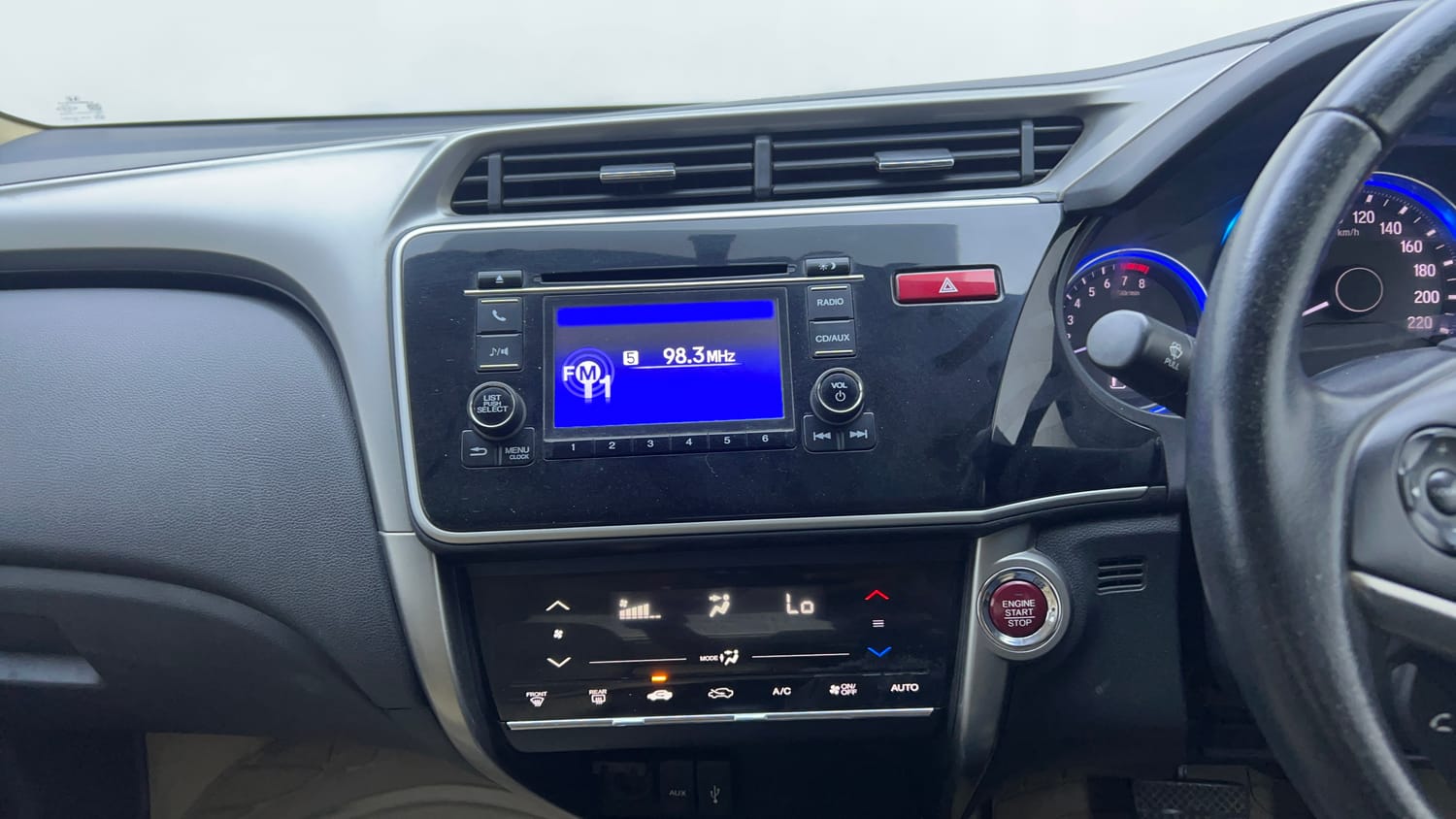 Used 2016 Honda City VX CVT Petrol Automatic interior MUSIC SYSTEM & AC CONTROL VIEW