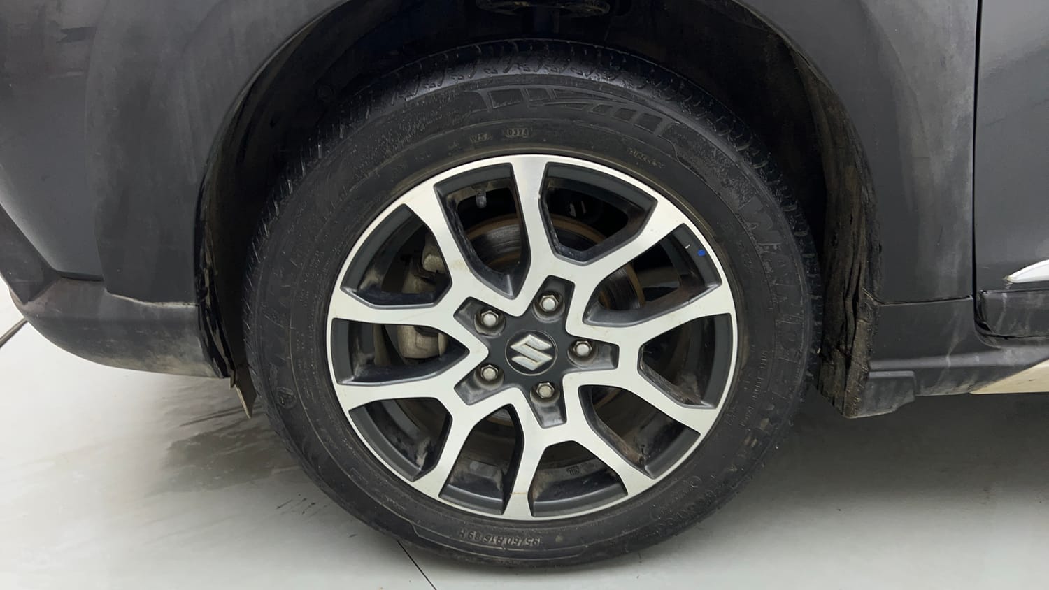 Used 2024 Maruti Suzuki XL6 Alpha AT Petrol Petrol Automatic tyres LEFT FRONT TYRE RIM VIEW