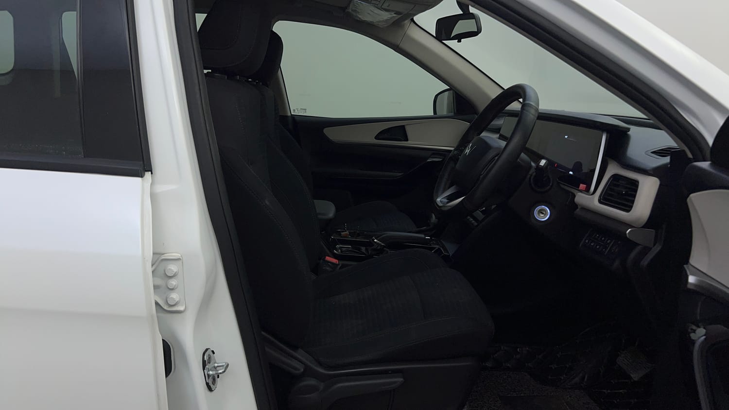 Used 2024 Mahindra XUV700 AX 5 Petrol AT 5 STR Petrol Automatic interior RIGHT SIDE FRONT DOOR CABIN VIEW