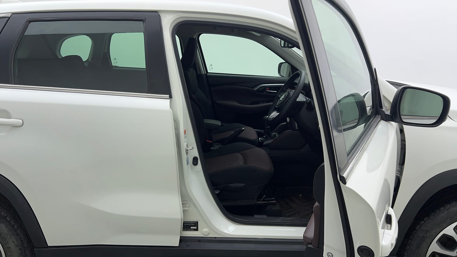 Used 2023 Maruti Suzuki Grand Vitara Zeta Smart Hybrid Petrol Manual interior RIGHT SIDE FRONT DOOR CABIN VIEW