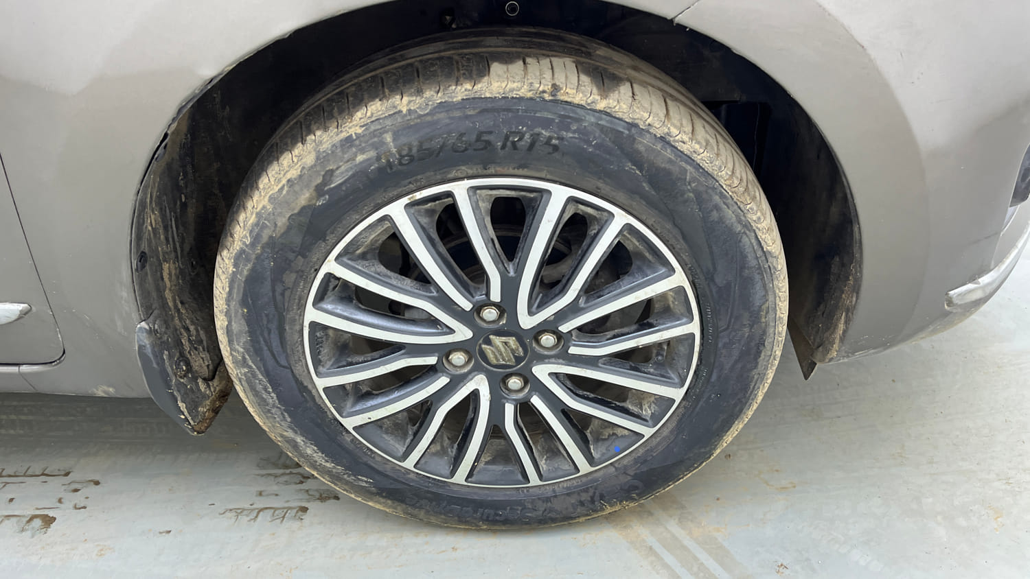 Used 2018 Maruti Suzuki Dzire ZDi Plus AMT Diesel Automatic tyres RIGHT FRONT TYRE RIM VIEW