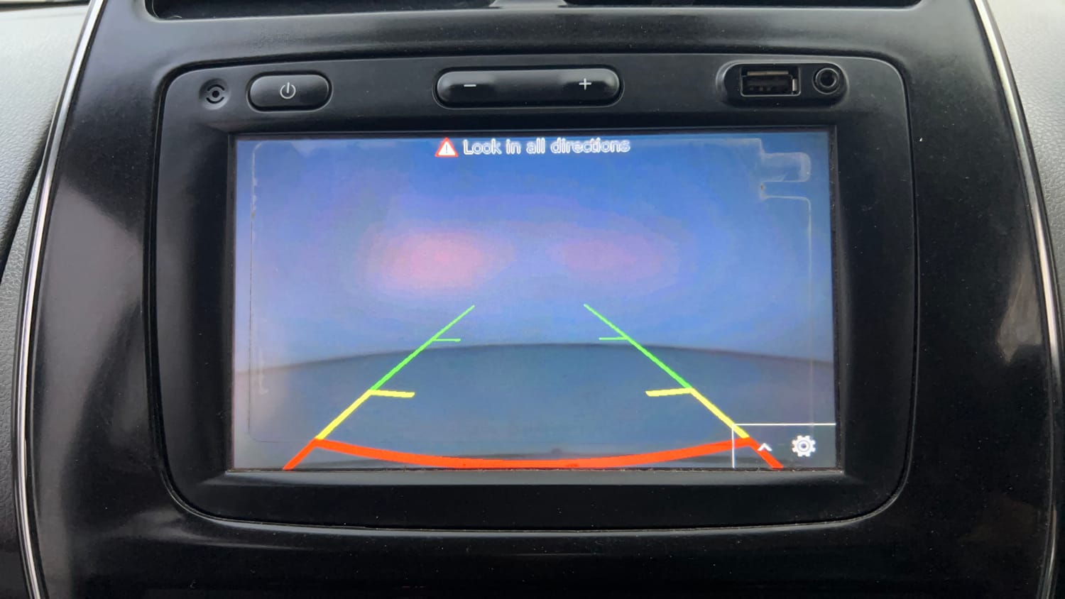 Used 2018 Renault Kwid RXT (O) 1.0 SCE Edition Petrol Manual top_features Rear camera