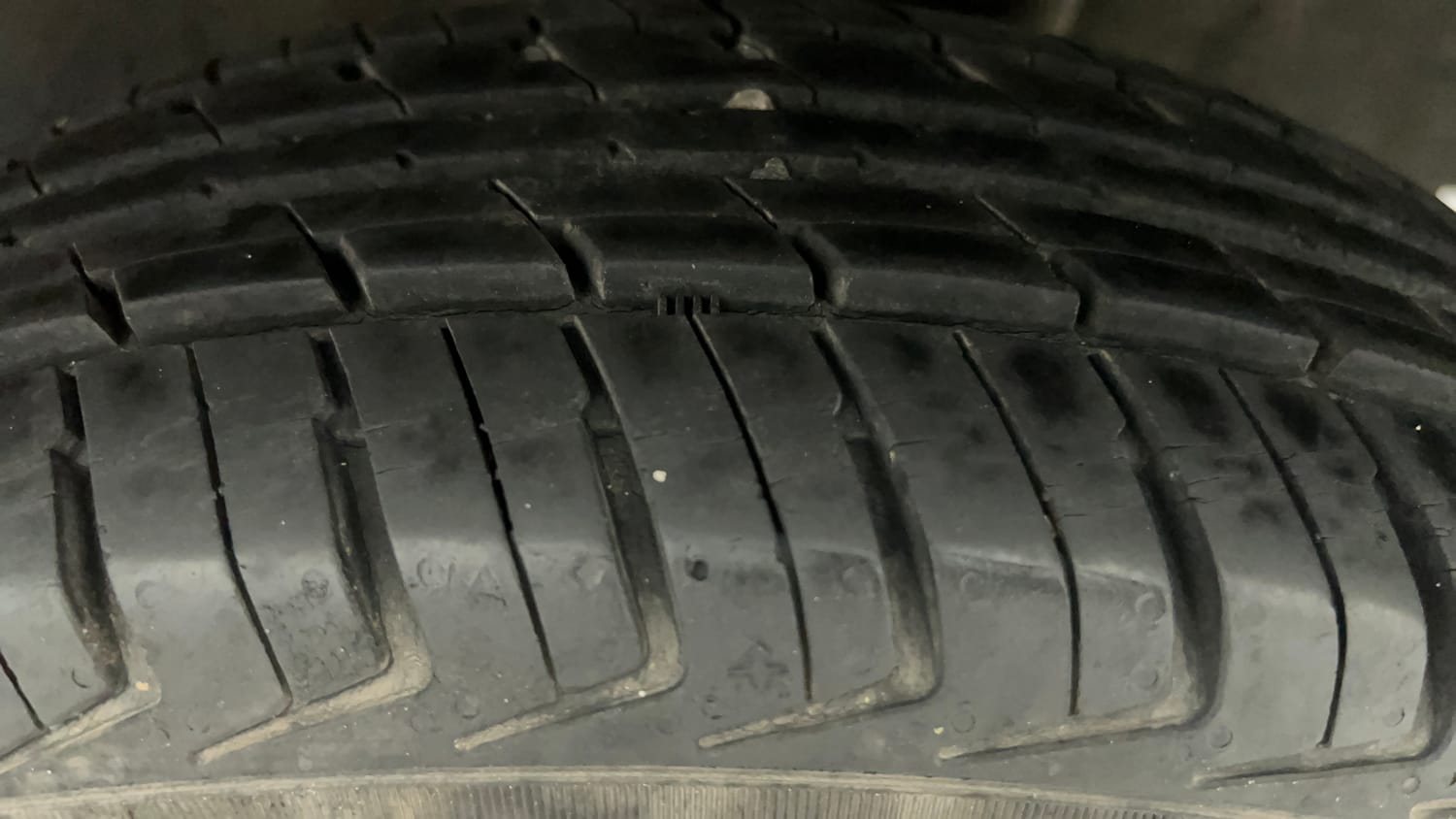 Used 2018 Renault Kwid RXT (O) 1.0 SCE Edition Petrol Manual tyres LEFT REAR TYRE TREAD VIEW