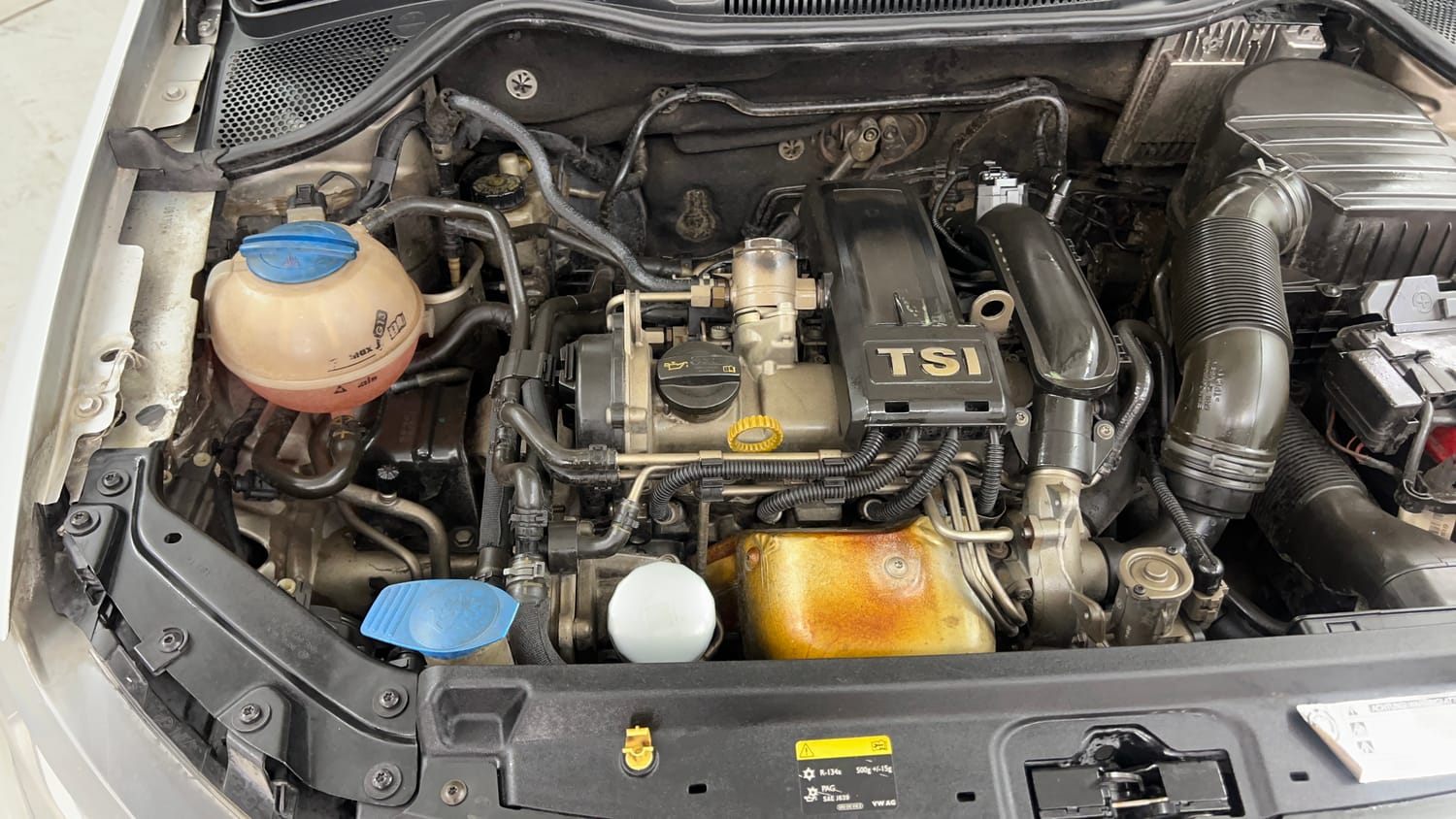 Used 2016 Volkswagen Vento Highline 1.2 (P) AT Petrol Automatic engine ENGINE RIGHT SIDE VIEW