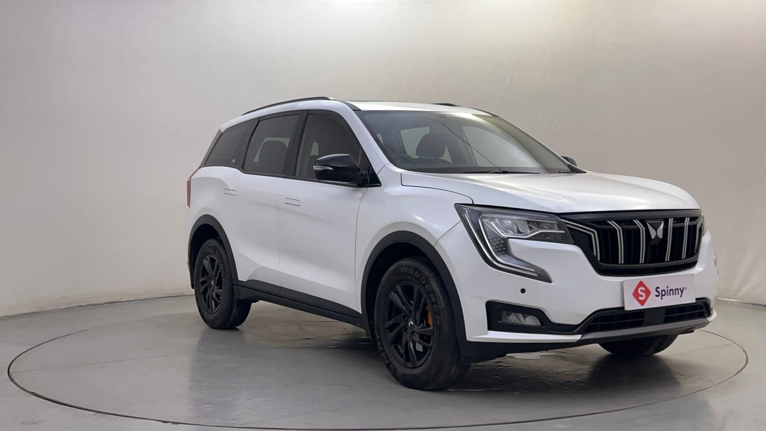 Used 2024 Mahindra XUV700 AX 5 Petrol AT 5 STR Petrol Automatic exterior RIGHT FRONT CORNER VIEW
