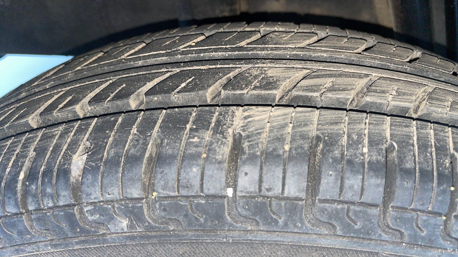 Used 2018 Renault Kwid 1.0 RXT AMT Opt Petrol Automatic tyres RIGHT REAR TYRE TREAD VIEW